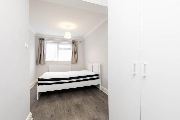 			5 Bedroom, 1 bath, 1 reception House			 Burnley Road, DOLLIS HILL